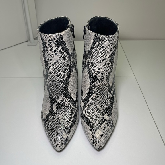 Worthington Lorna Snakeskin Ankle Booties Women 9.5 Pointed Toe Memoryfoam Zipup - Picture 5 of 13